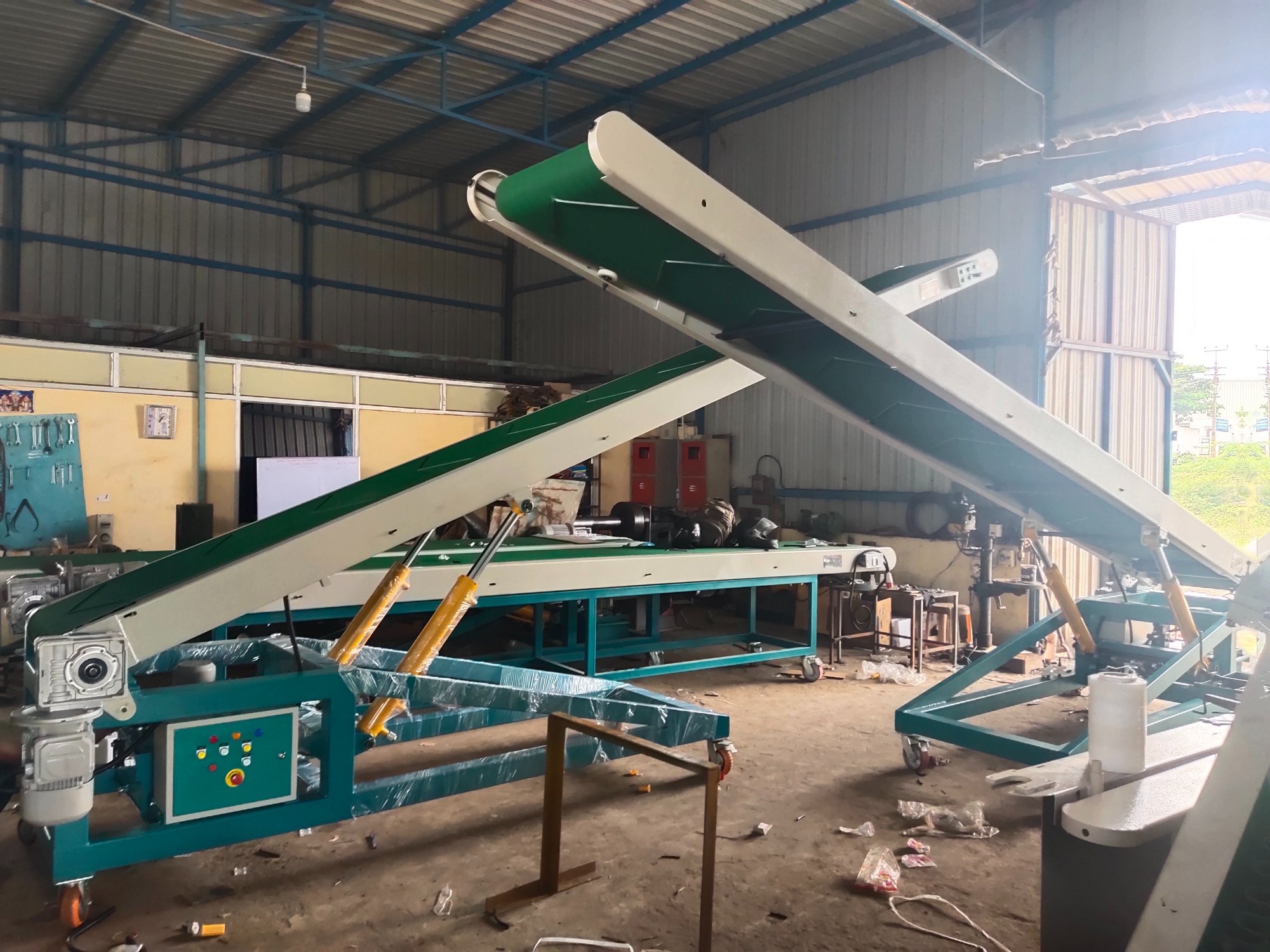 Semi automatic polymer weighing and bagging machine- Vista Packing and ...